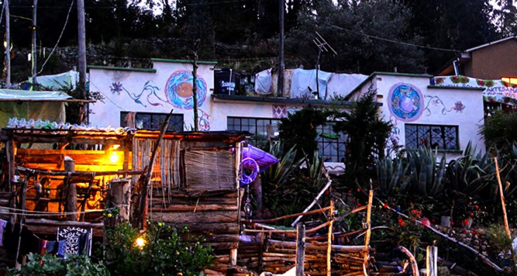 , Descubre el Hostel Ecológico frente al lago Titicaca, hecho con materiales reciclados
