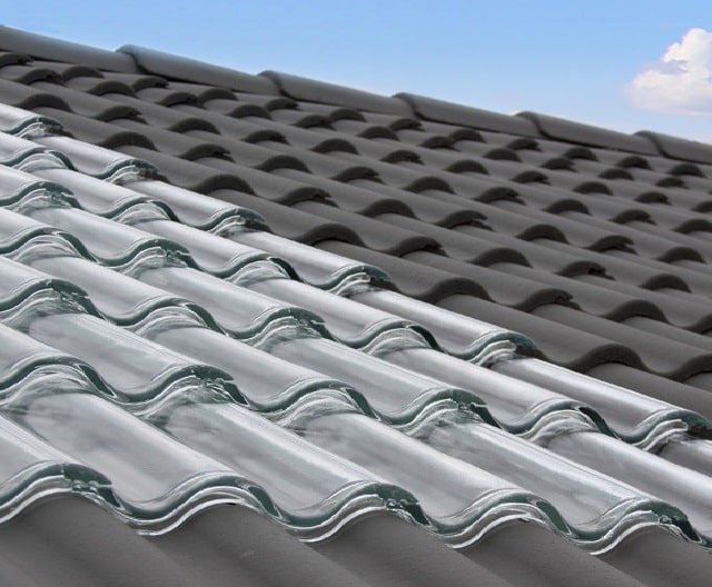 tejas solares, Tejas de vidrio que generan energía solar y calefacción gratuita en Invierno