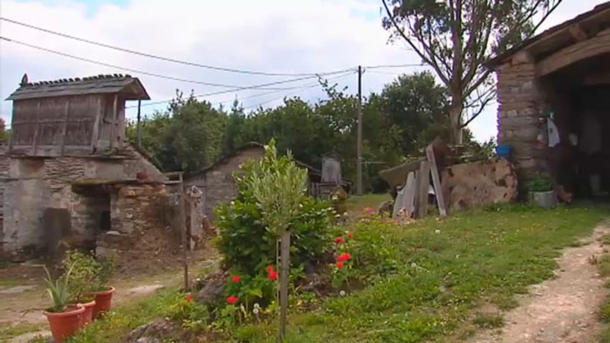 Un grupo de jubilados compra una aldea abandonada en Galicia para retirarse