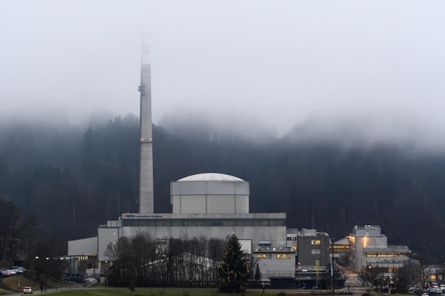 El fin de la era atómica comenza en Suiza, apaga la primera de sus 5 centrales nucleares