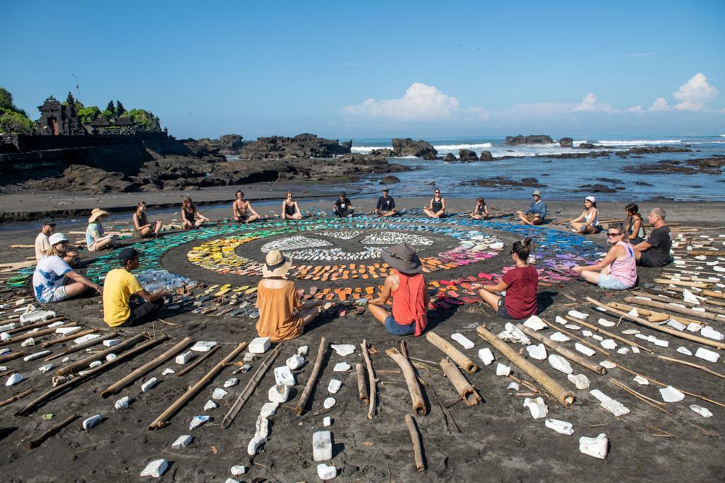 Gran día en Bali: 12.500 personas participaron en la cuarta limpieza de playas más grande de Bali