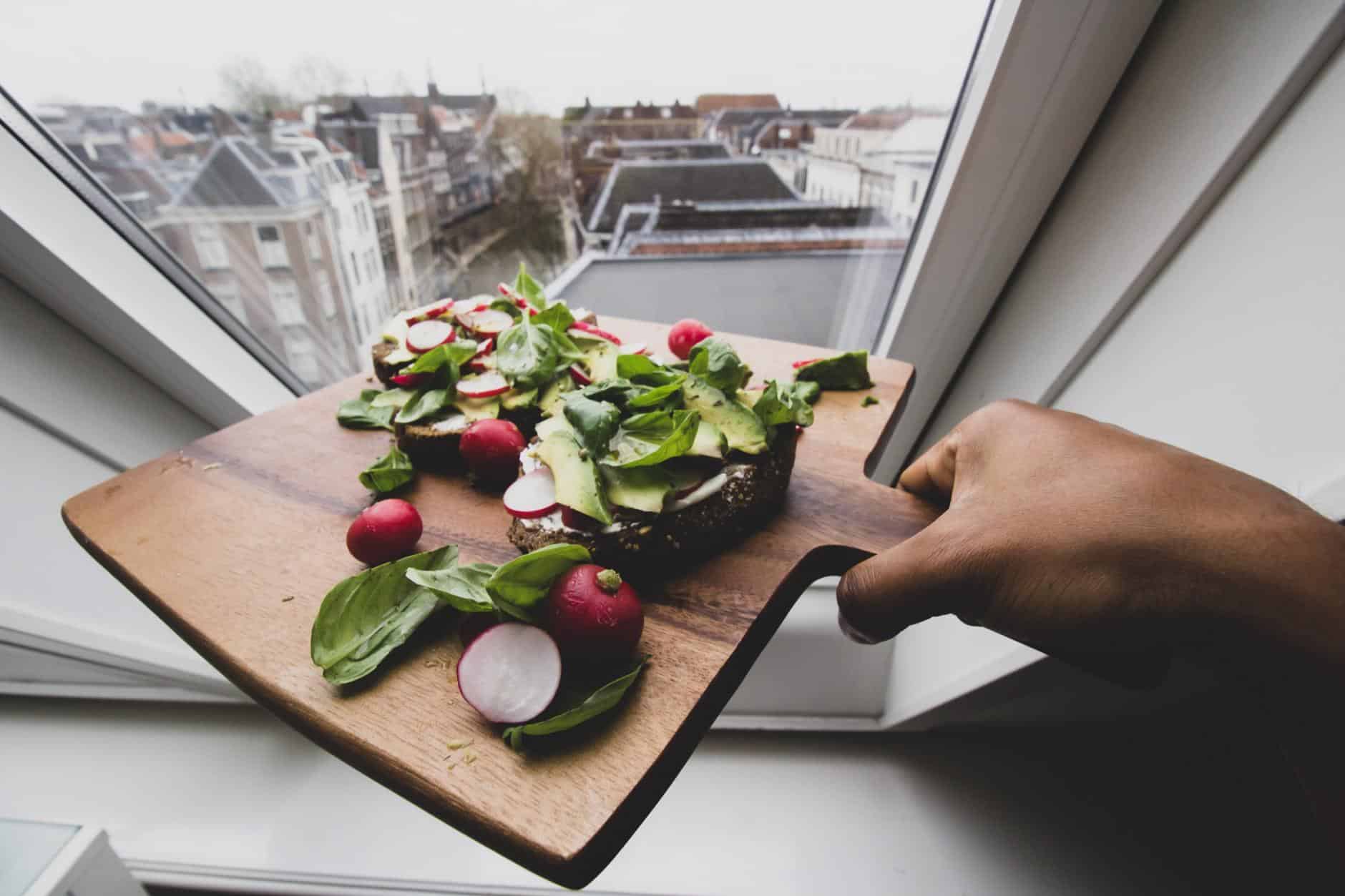 10 alimentos que crecerán felizmente en el balcón de tu apartamento