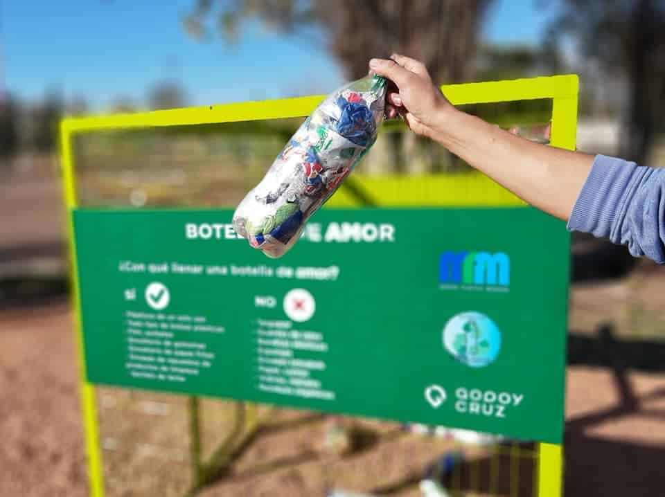, Transforman residuos plásticos en postes, para evitar la tala de millones de árboles