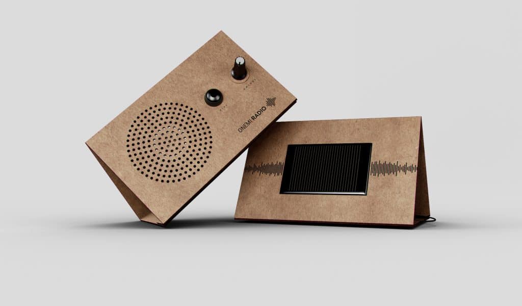 , Onemi, la radio solar de cartón reciclado creada para Emergencias