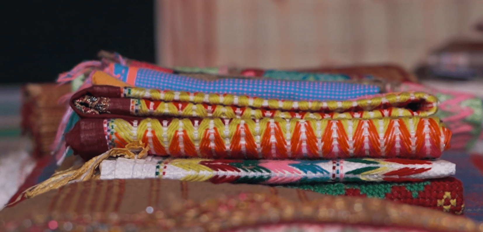, Esta mujer empleó 2000 mujeres en India para crear telas artesanales hechas con basura