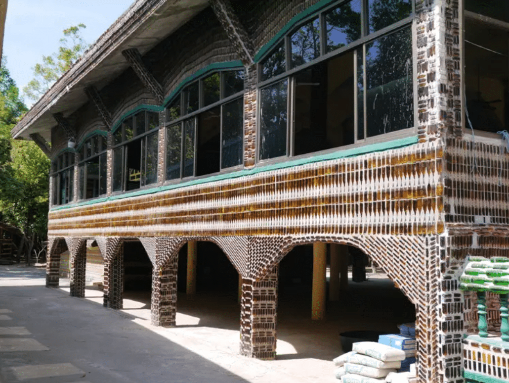, Este Templo Tailandés se construyó con un millón de botellas recicladas