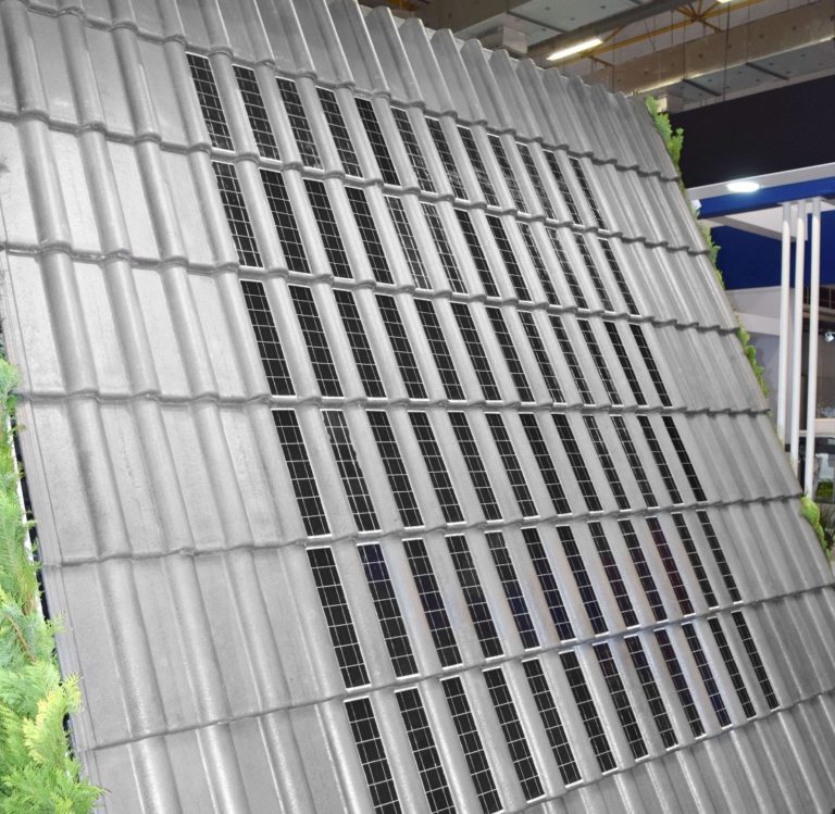 Comienza la producción en masa de tejados solares made in Brasil