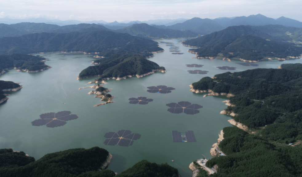 Paneles solares flotantes en forma de flores reemplazan al carbón en Corea y se convierten en destino turístico