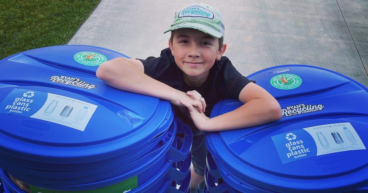 El CEO de 12 años, Ryan Hickman, que ha reciclado 1,6 millones de botellas