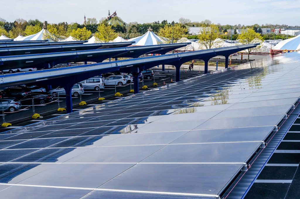 Los estacionamientos de Francia estarán cubiertos por paneles solares