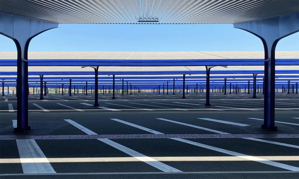 Los estacionamientos de Francia estarán cubiertos por paneles solares